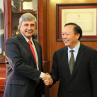 Un delegado de la UniversUn delegado de la Universidad china se reunió con el rector de la Universidad de León (ULE), Juan Francisco García Marín