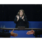 Barack Obama y Mitt Romney, durante el segundo debate.