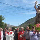 Un momento de la procesión en honor de San Juan Degollado durante las fiestas de Villamanín. DL