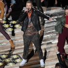 Timberlake y su calzado, durante la actuación de la Super Bowl 2018, este lunes.