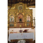Uno de los retablos restaurados es el central de la iglesia.