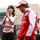 Alonso a su llegada al desfile de pilotos previo al último Gran Premio de Corea del Sur.