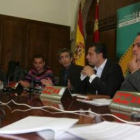 Cesáreo Martín y Reiner Cortés, en el centro, durante la presentación del ciclo.