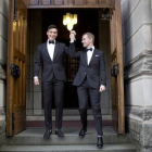 La pareja Larry y Daniel Lennox-Choate, tras su boda en la capilla de la academia militar de West Point, en noviembre de 2013.