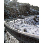 Vista de la carretera de acceso a la localidad malagueña de Arenas