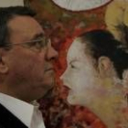 El artista leonés Enrique Sarabia, durante la apertura de la muestra