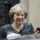 La primera ministra británica, Theresa May, a la salida de Downing Street.