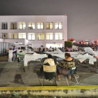 Miles de mexicanos han pasado la noche en la calle por un violento terremoto ha sacudido este viernes el sur del país.
