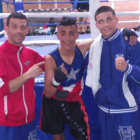 Vicente Barrul junto a los púgiles Pascual y Antonio. DL