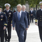 El secretario de Defensa, Chuck Hagel, asiste a una ceremonia en memoria de las víctimas .