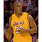 El gran jugador de baloncesto Earvin ‘Magic’ Johnson, en 2006 y en 1992.
