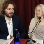 La poeta estadounidense Sharon Olds, ganadora del Premio Leteo 2015, junto al presidente de Leteo, el poeta Rafael Saravia, hoy en León