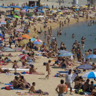 Playa abarrotada en Barcelona