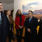 Yuri P. Korchagin y Ekaterina Dyuzhikova, junto al alcalde de Astorga, Arsenio García, y la concejala de Cultura, Emilia Villanueva. jesús