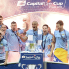 El City con el trofeo de campeón de la Copa de la Liga.
