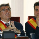 Fernández junto a Ibán García del Blanco, durante la sesión de investidura.
