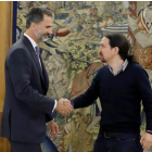 El Rey ha recibido hoy al líder de Podemos, Pablo Iglesias en la segunda jornada de su ronda de contactos para buscar candidato a la investidura.