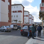 Algunos de los testigos de la agresión machista ocurrida ayer en Palencia. A. ÁLVAREZ