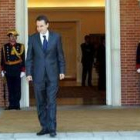 Zapatero, a la puerta del Palacio de la Moncloa