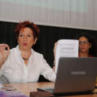 La primera ponente, Pilar López Díez (a la izquierda), junto a la experta en Género, Ana Gaitero.