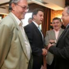 Emilio Fernández, López Riesco, Pedro González y Alfredo de Mata conversan antes de la presentación