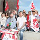 Los responsables de UGT del sector ferroviario, ayer, a las puertas del nuevo centro de Adif.