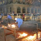 Imagen de la celebración de un magosto en la plaza de San Marcelo de León.