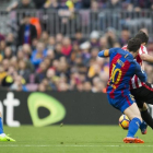 Messi persigue a Balenziaga durante el partido de Liga entre el Barça y el Athletic.