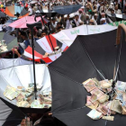 Activistas yemeníes, recaudando fondos.