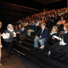 Eduardo Aguirre, la actriz Ángeles Rodríguez en el papel de Cervantes, interpelan al consejero de Educación, Fernando Rey, durante la representación de la obra de teatro educativa ‘Entrevista a Cervantes’