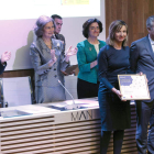 La consejera de Cultura y el director de la Fundación Santa María la Real, ayer, al recoger el premio.