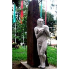 «El padre», escultura de Amancio González, en su emplazamiento ruso