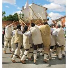 Los pastores bailaron al salir de la misa de la Virgen del Rosario