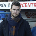 Víctor Cea, entrenador culturalista, durante un lance de su primer derbi vivido frente a la Ponferradina en el estadio El Toralín. L. DE LA MATA/MARCIANO PÉREZ