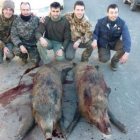 Jóvenes monteros con un par de magníficos ejemplares en la Vega del Esla.