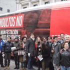Autobús de Ciudadanos contra el indulto a los independentistas frente al Congreso de los Diputados.