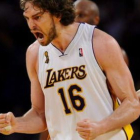 Pau Gasol celebra una canasta ante los Magic.