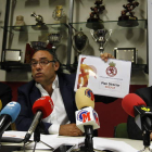 La imagen recoge la presentación del Plan Director de la Cultural. Tras dos años, el proyecto se resquebraja. Adolfo López, Llamazares, Díez; arriba Mansilla y Herrero.