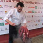 Los organizadores cocieron ayer un pulpo de prueba.