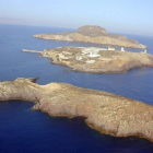 Las islas Chafarinas, con la isla del Congreso al fondo.