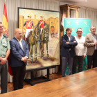 La Comandancia de la Guardia Civil de León ha recibido por parte de la junta vecinal de San Cibrián de Ardón un cuadro con motivo de su patrona La Virgen del Pilar. DL