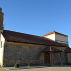Imagen exterior de la iglesia de Valdesaz de los Oteros, que cuenta con artesonado mudéjar. MEDINA