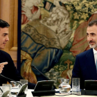 El presidente del Gobierno, Pedro Sánchez, y el Rey, durante la reunión del Consejo de Seguridad Nacional del pasado 16 de julio, en la Zarzuela. /