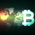 El logotipo de Bitcoin durante el Interpol World Congress 2017.
