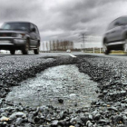 Los baches ya han comenzado a aflorar en el trazado del acceso sur, abierto hace apenas tres meses.