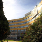 Edificio principal del Campus de Ponferrada, donde se reparten los cinco grados.