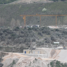 La mayoría de las instalaciones industriales de la explotación de caliza en Peña del Rego han sido ya desmanteladas. L. DE LA MATA