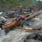 Los indígenas miskitos tienen que hacer malabares para superar ciertos tramos del río Coco