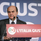 El líder del centroizquierda italiano, Pier Luigi Bersani, en una rueda de prensa.