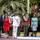 Los reyes de España y los príncipes de Asturias, en el centro de la imagen, en el homenaje a la band